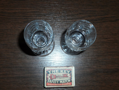 2x SKLENIČKA na stopce, broušená, skleničky — foto 3