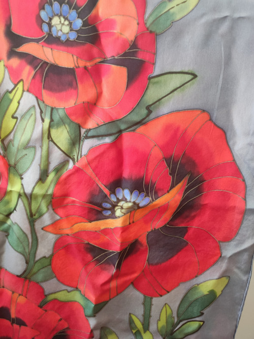 Hedvábná batikovaná šála Máky — foto 6