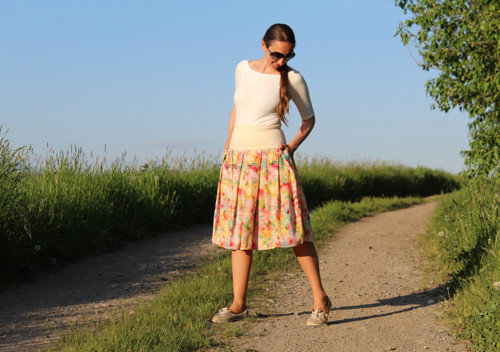 Krátka sukňa "maľované kvety" — foto 2