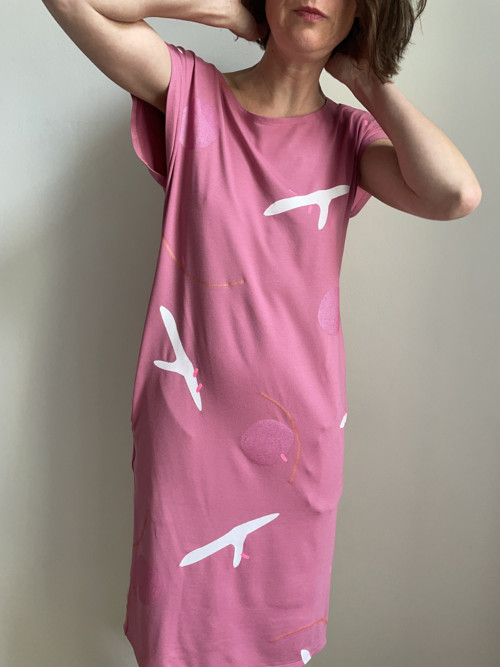 Šaty abstrakt/na přání — foto 2