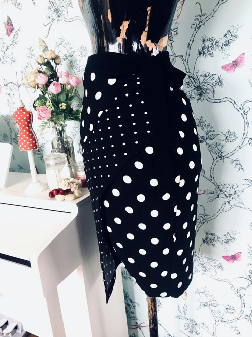 Sukně pencil black and white dots — foto 3