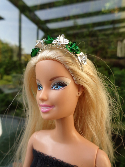 Čelenka pro Barbie - bílozelená — foto 2