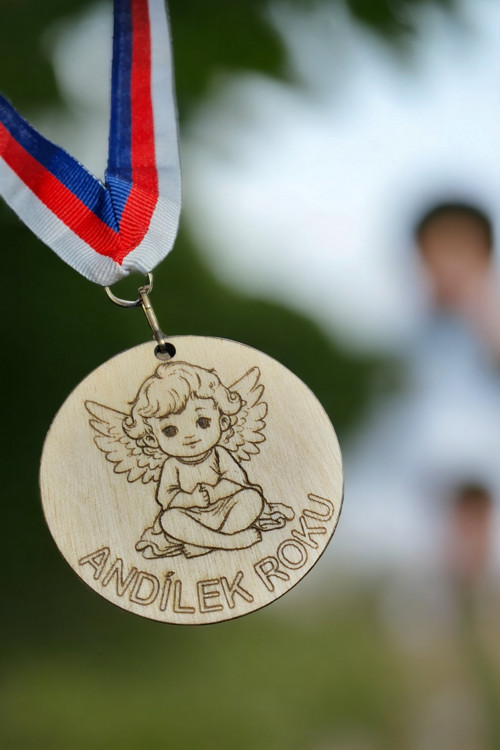 Dřevěná medaile ANDÍLEK ROKU — foto 3