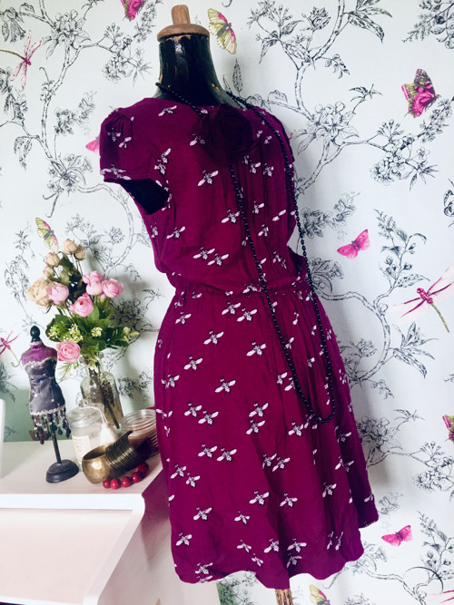 Šaty chic s mouchama — foto 3