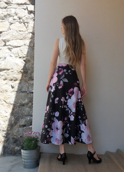 PŮLKOLOVÁ - ČERNÁ S KVĚTY — foto 2