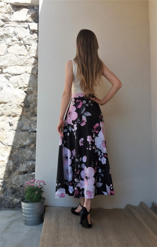 PŮLKOLOVÁ - ČERNÁ S KVĚTY — foto 5