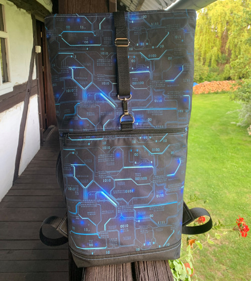 Kódování + přední kapsa na zip — foto 2