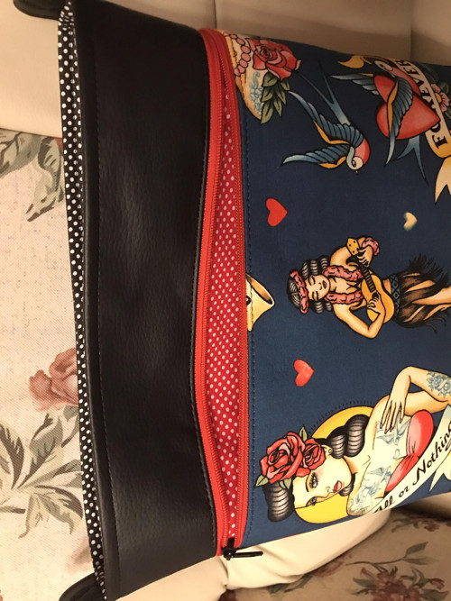 Crossbody kabelka pin up — foto 3