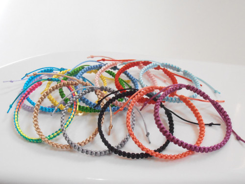 *Saténový macramé náramek - Unisex* — foto 3