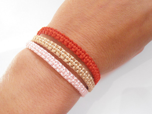*Saténový macramé náramek - Unisex* — foto 4