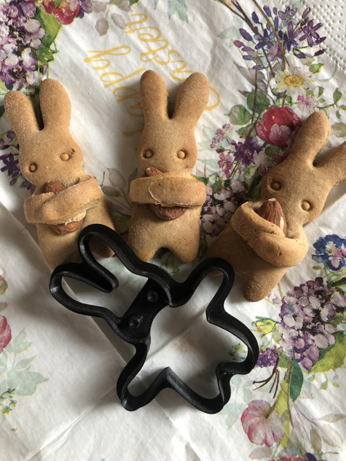 Perníček "Zajíc s mandlí" 8cm — foto 2