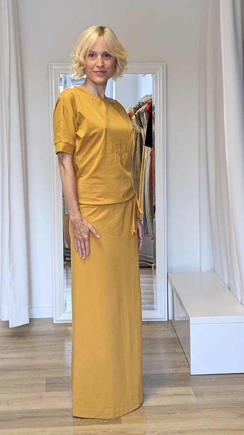 Ležérně elegantní maxišaty — foto 2