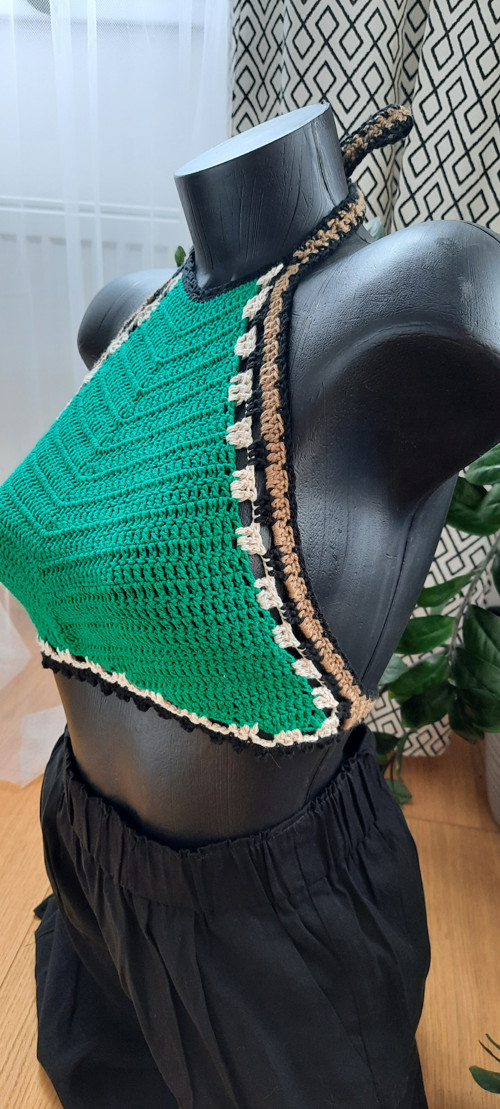 Zelený háčkovaný crop-top . — foto 3