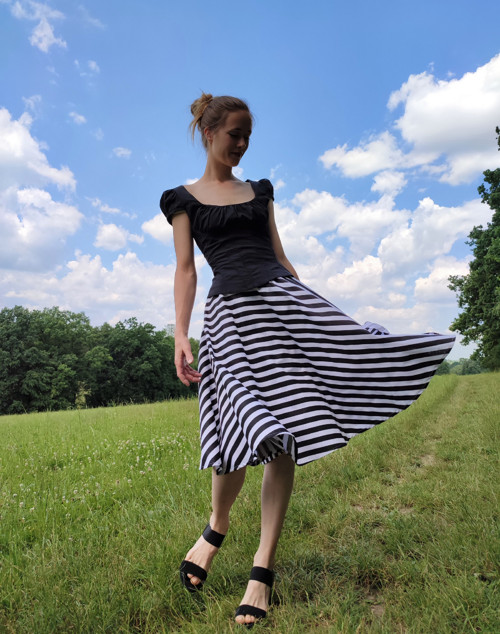 Midi Kolová Sukně - Černý Proužek — foto 3