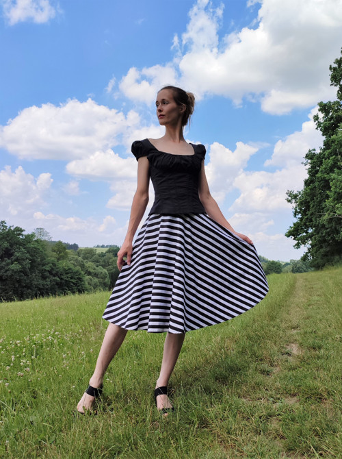 Midi Kolová Sukně - Černý Proužek — foto 6