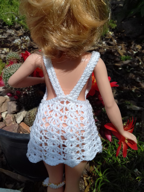 Háčkované šatičky pro panenku Barbie baculku — foto 5