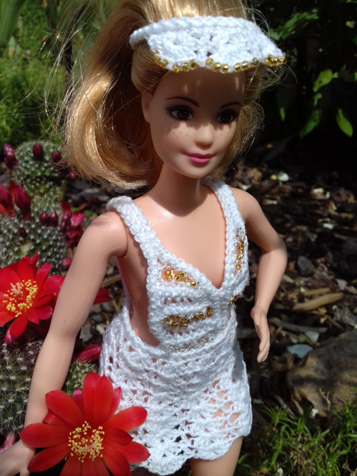 Háčkované šatičky pro panenku Barbie baculku — foto 4