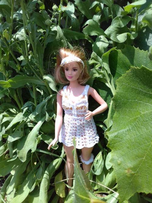 Háčkované šatičky pro panenku Barbie baculku — foto 3