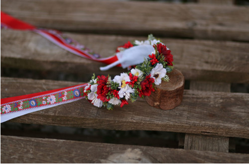 Lidová folk čelenka se stuhami — foto 5