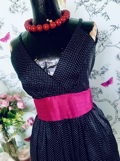 Šaty retro v puntíku — foto 2