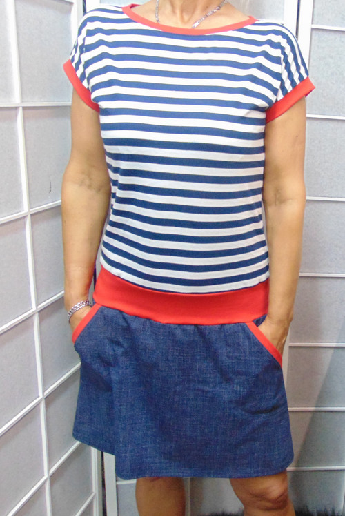 Šaty pruh a jeans — foto 2