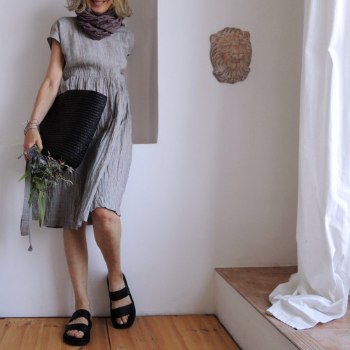 RUTH Provence - stříbřitě šedá - šaty len — foto 2
