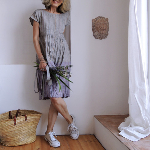 RUTH Provence - šedá a levandulová - šaty len — foto 4