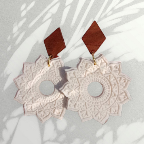 Mandala, bílé boho náušnice — foto 3