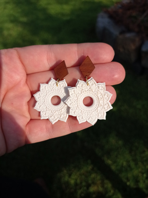 Mandala, bílé boho náušnice — foto 2