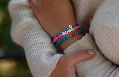 Set tří boho náramků "love" — foto 4