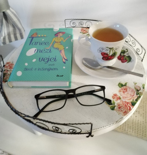 Stoleček o třech nožkách — foto 3