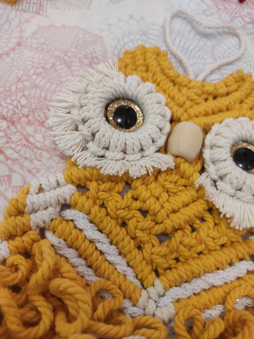 Macramé sova - tmavě žlutá — foto 2