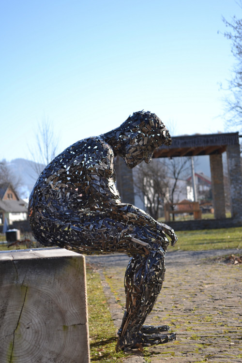 Sedící muž — foto 3