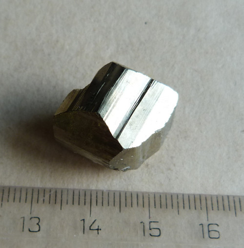 Pyrit krystal - 2 cm (P2) — foto 4