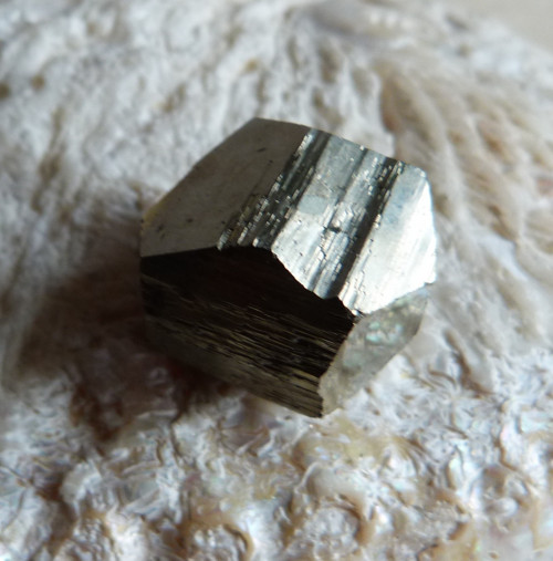 Pyrit krystal - 2 cm (P3) — foto 3