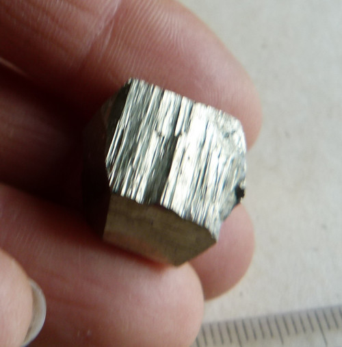 Pyrit krystal - 2 cm (P3) — foto 2