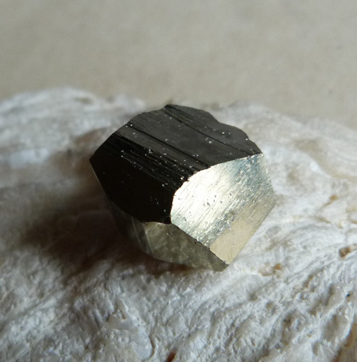 Pyrit krystal - 1,8 cm (P4) — foto 4