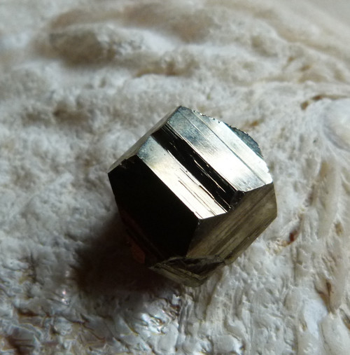 Pyrit krystal - 1,8 cm (P5) — foto 5