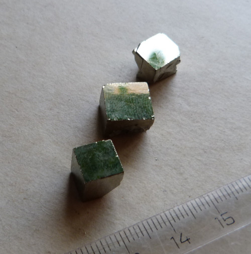 Pyrit - krystal - 3 ks (P3/6) — foto 2