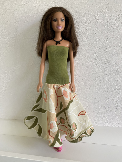Šaty na panenku Barbie — foto 2