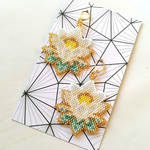 White Lotus Flower Beaded Earrings — foto 2