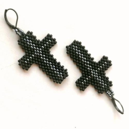 Black Cross Beaded Earrings — foto 3