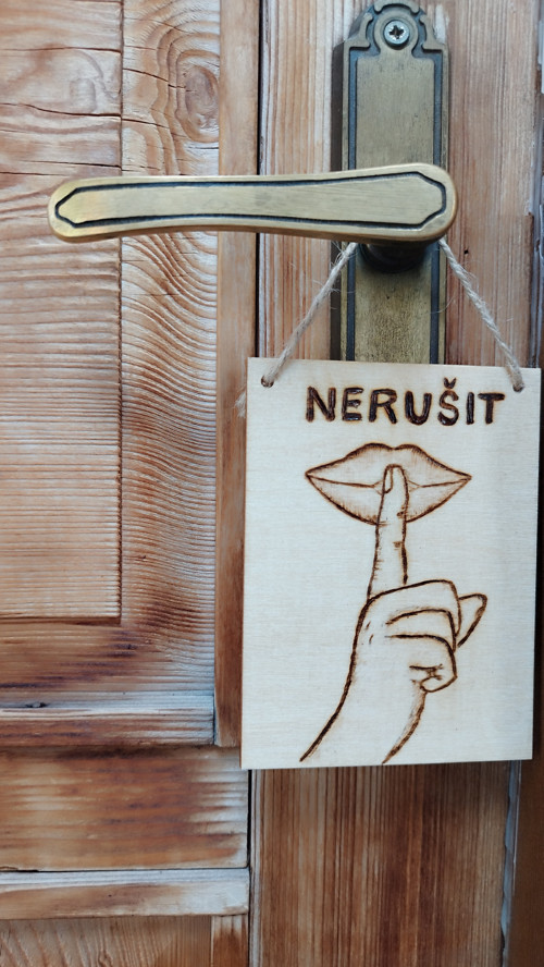 Cedulka NERUŠIT — foto 2