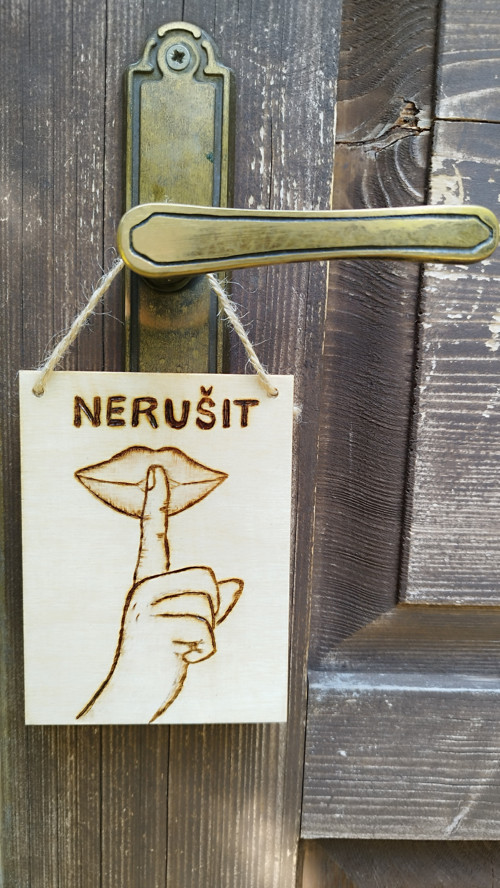 Cedulka NERUŠIT — foto 3