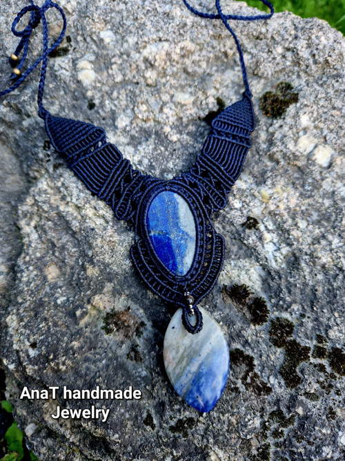 Macrame náhrdelník s lapis lazuli sodalit — foto 6