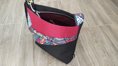 Crossbody černá s mozaikou + taštička — foto 2