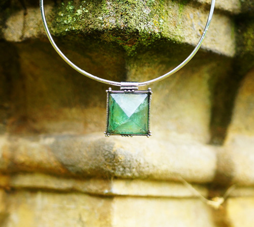 Nerezový náhrdelník... " Green pyramid " — foto 2