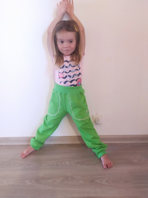 Dětské tepláčky, barva jakou si vyberete — foto 3