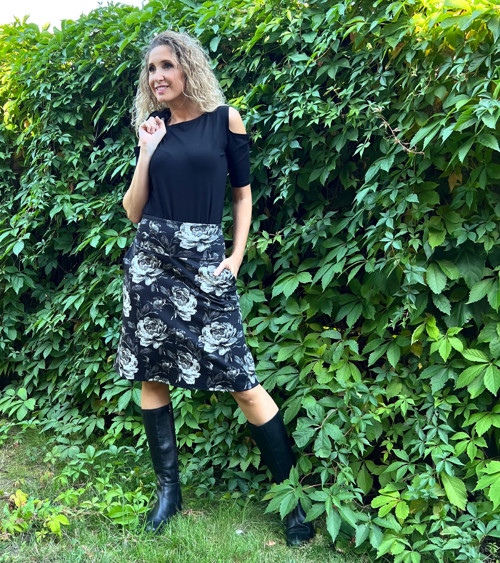 Áčková sukně černá s květy — foto 5