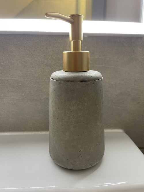 Betonový dávkovač mýdla — foto 2